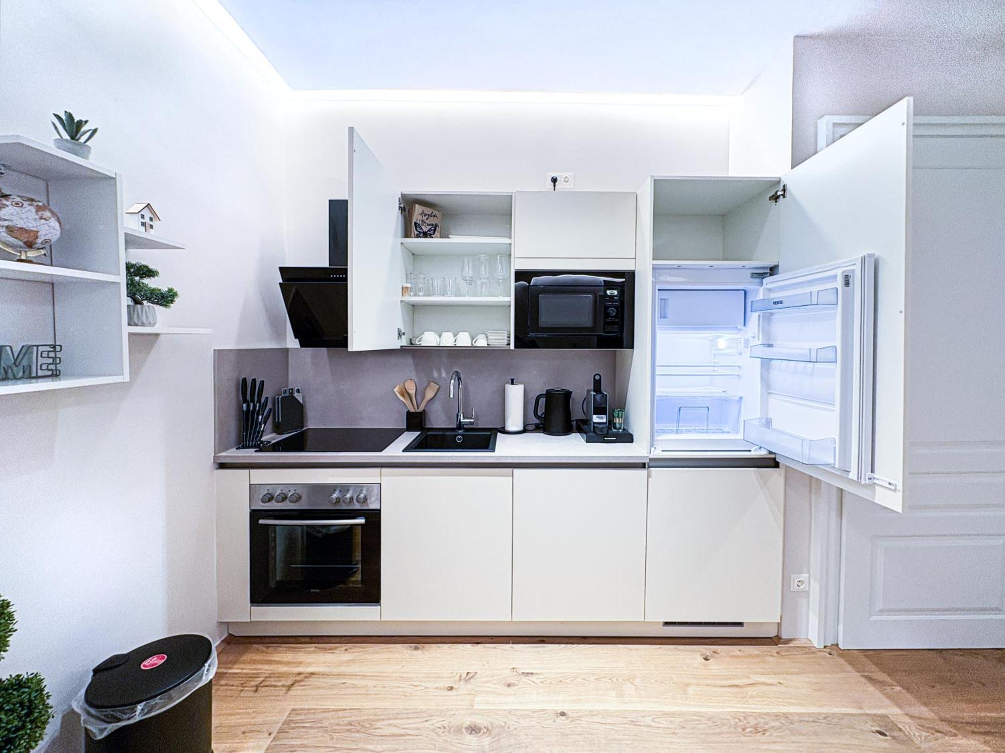 Charming - With Aircondition! Apartment